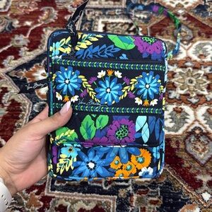 VERA BRADLEY CROSS BODY